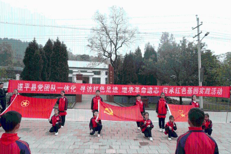 《故事里的中国》:重新演绎《渴望》,“现实版小芳”感恩养母