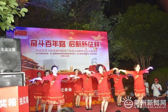 赵美舒手工造了把《七弦琴》，这琴的长相很特别啊