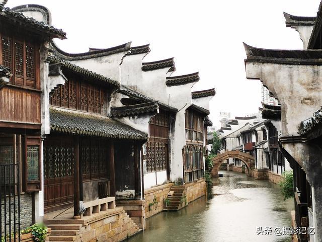 逃出绿色公寓
